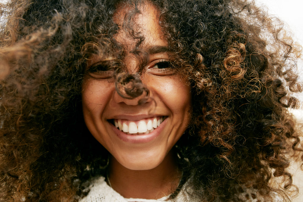 Discover the secret to luscious locks with Indian Black Castor Oil and learn about its benefits and proper usage!